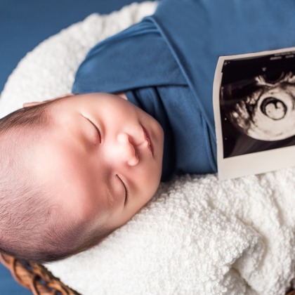 AXiS Photo Service 伊神 菜穂子が出張撮影したグレー, 虹彩, 赤ちゃん・幼児服が写ったニューボーンフォトの写真