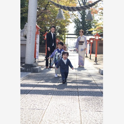 Photographer YUUKIが出張撮影した色合いと色合い, お祝い, 中国建築などが写った「七五三_5歳」の家族写真