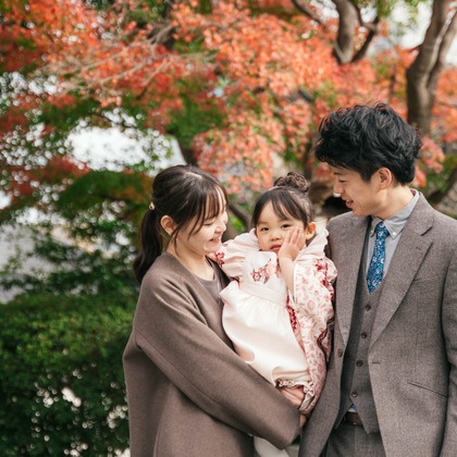 この写真は、出張撮影(家族写真(キッズ,ベビーフォト))のアルバム「★ファミリー　【七五三写真】」にある写真の1枚で、家族写真(キッズ,ベビーフォト)などが写っています。<br>「★ファミリー　【七五三写真】」では他にも:albumPhotoCount枚の家族写真を見ることができます。撮影者はメイドインクルーです。カメラマンのプロフィールページで、家族写真(キッズ,ベビーフォト)撮影の口コミやおすすめコメントを見ることができます。