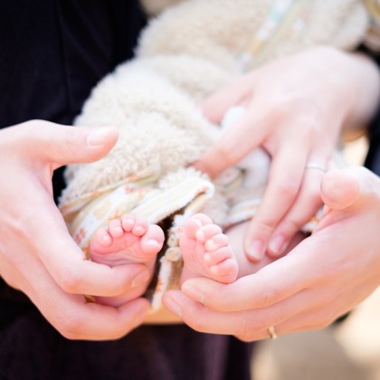 アトリエ　エピカ/清水　一哉が出張撮影したインタラクション, 顔, お宮参りなどが写った「お宮参り」の家族写真