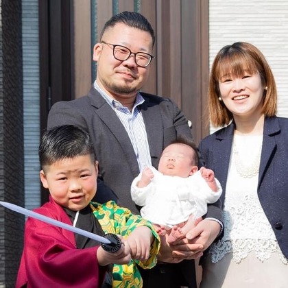 中井企画が出張撮影した「お宮参り/ご自宅での家族写真」の家族写真