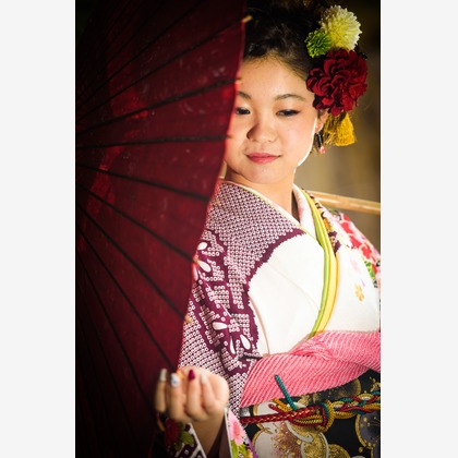 アトリエ　エピカ/清水　一哉が出張撮影した成人式, 立っている, フローラなどが写った「成人式ロケ」の家族写真