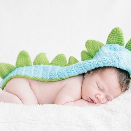 アトリエ　エピカ/清水　一哉が出張撮影したカレンダー, 就寝時間, ニューボーンフォト(新生児写真)などが写った「ニューボーンフォト」の家族写真