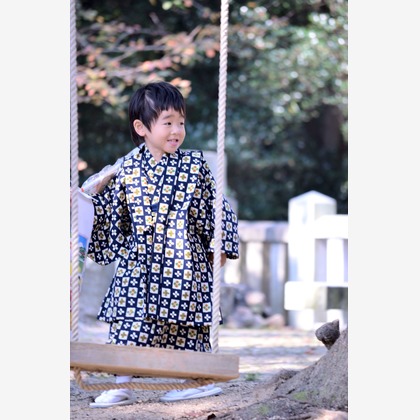 ko1low photographが出張撮影した紫色, 楽しげ, 子どもが写ったエンゲージメントフォトの写真