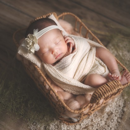 荒畑けいこが出張撮影した友情, 砂, 楽しげが写ったニューボーンフォトの写真