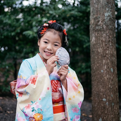 植村由理が出張撮影したストリートファッション, 753, 生物などが写った「七五三　＠神明社　横浜」の家族写真