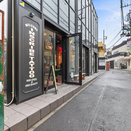 山内　信弥が撮影した「ブリティッシュパブ、タトゥースタジオ」の写真