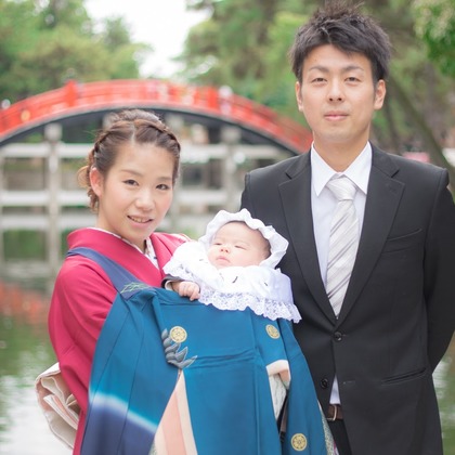 この写真は、出張撮影(家族写真(キッズ,ベビーフォト))のアルバム「お宮参り撮影」にある写真の1枚で、家族写真(キッズ,ベビーフォト)などが写っています。<br>「お宮参り撮影」では他にも:albumPhotoCount枚の家族写真を見ることができます。撮影者はフォスタムです。カメラマンのプロフィールページで、家族写真(キッズ,ベビーフォト)撮影の口コミやおすすめコメントを見ることができます。