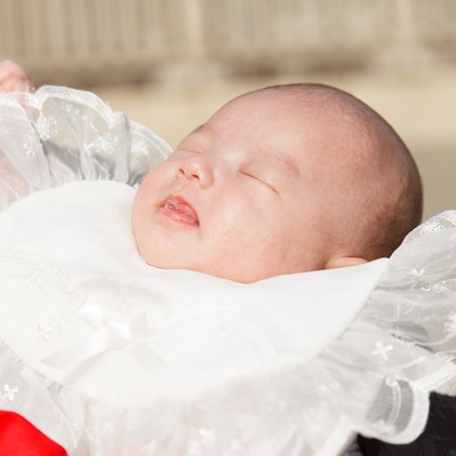 中井企画が出張撮影した挨拶, ネクタイ, 赤ちゃん・幼児服などが写った「お宮参り」の家族写真