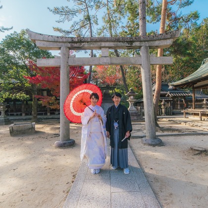 鈴木雅人が出張撮影したかざりや -蒸し餅-, Ichimonjiya Wasuke (Aburi-Mochi), ネクタイなどが写った「ファミリー/ウェディング」の家族写真