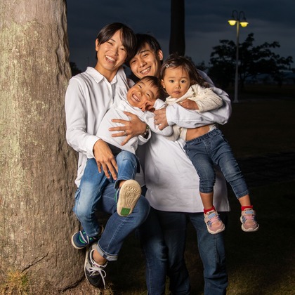 岩坪眞一郎が出張撮影した家族写真(キッズ,ベビーフォト)などが写った「還暦祝い家族写真」の家族写真