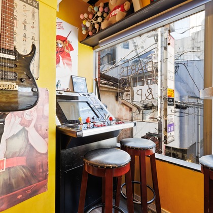 山内　信弥が撮影した「ブリティッシュパブ、タトゥースタジオ」の写真