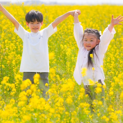 秋山諒輔が出張撮影した「お子様のロケーション撮影」の家族写真