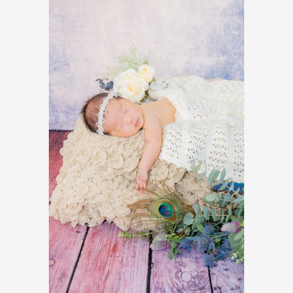 かわもとえつこが出張撮影したベージュ, 家族一緒に写真を撮る, 架空の人物などが写った「ニューボーンフォト」の家族写真