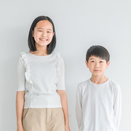 CREATIVE HOUSEが出張撮影したネクタイ, 分かち合う, フラッシュ撮影などが写った「ファミリーフォト出張撮影」の家族写真