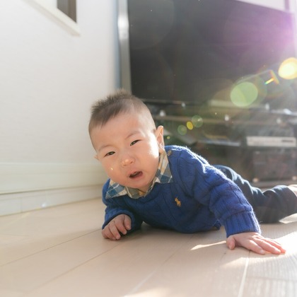 大森光太郎・K-PHOTOが出張撮影した赤ちゃん・幼児服, 分かち合う, フラッシュ撮影などが写った「家族写真撮影」の家族写真