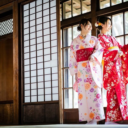 この写真は、出張撮影(家族写真(キッズ,ベビーフォト))のアルバム「カジュアル着物で桜ロケーション撮影　2019年4月」にある写真の1枚で、家族写真(キッズ,ベビーフォト)などが写っています。<br>「カジュアル着物で桜ロケーション撮影　2019年4月」では他にも:albumPhotoCount枚の家族写真を見ることができます。撮影者はAPKです。カメラマンのプロフィールページで、家族写真(キッズ,ベビーフォト)撮影の口コミやおすすめコメントを見ることができます。