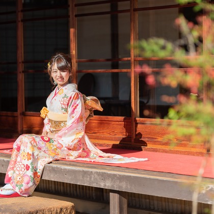 合同会社優希photoが出張撮影した成人式, 落葉, 着物が写った成人式撮影の写真