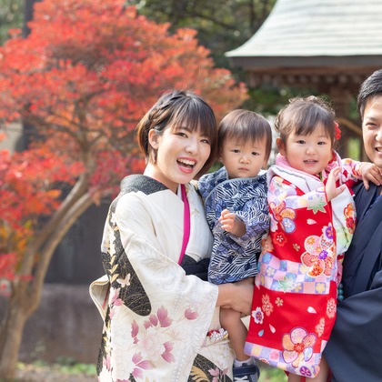 出張撮影ななが出張撮影した自然の中の人々, お宮参り衣装, 人間が写った七五三フォトの写真