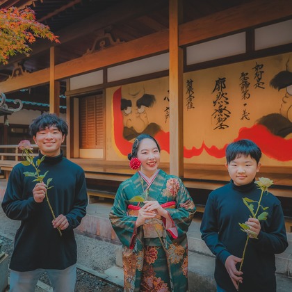 株式会社Neo-Smile 「locationbreeze」高橋 徹が出張撮影した臨江裁判所, Tooruokisan Zuigan Temple, フィクスチャなどが写った「記念写真」の家族写真