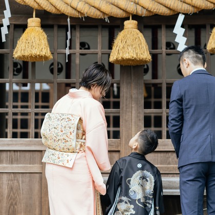 Aurora Photographyが出張撮影したSōjutsu, 遊び場スライド, ジェスチャーなどが写った「七五三、日常撮影」の家族写真