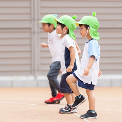 T.Matsumuraが出張撮影した甘いひよこ, 鍛冶池キャンプ場, ローラースポーツなどが写った「運動会（保育園）」の家族写真