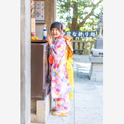 森元こずえが出張撮影した現代ファンタジーの王国, フラッシュ撮影, ジェスチャーなどが写った「七五三」の家族写真