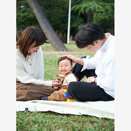 Tatsuyaが出張撮影した全体, 赤ちゃん・幼児服, 襟などが写った「家族写真撮影」の家族写真