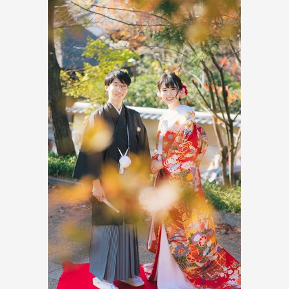 鈴木雅人が出張撮影したかざりや -蒸し餅-, Ichimonjiya Wasuke (Aburi-Mochi), ネクタイなどが写った「ファミリー/ウェディング」の家族写真