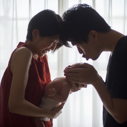 竹部 祐樹が出張撮影したジェスチャー, 適応, 生物などが写った「ベビーフォト＠長崎市」の家族写真