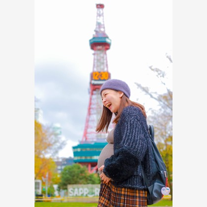 中井企画が出張撮影した大通公園, 自然の中の人々, タータンなどが写った「マタニティフォト(札幌）」の家族写真