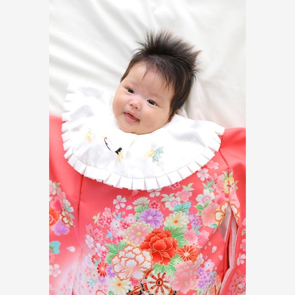 A-Studioが出張撮影したフリル, 赤ちゃん・幼児服, リネンなどが写った「子供写真（お宮参り）」の家族写真