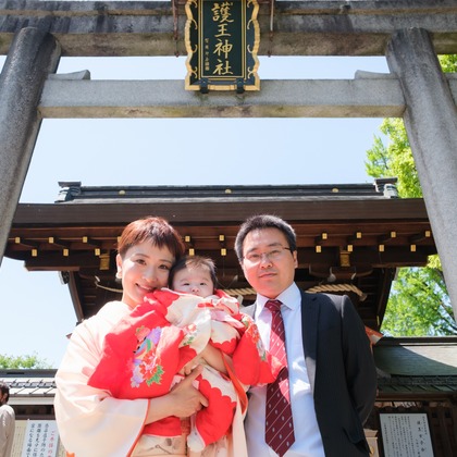 高夏写真店が出張撮影した「お宮参りの撮影」の家族写真