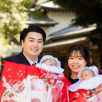 出張撮影くろさわが出張撮影したショール, 唯一, 裸足などが写った「お宮参り」の家族写真