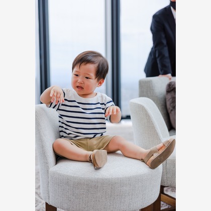 ちずカメラが出張撮影した赤ちゃん・幼児服, フラッシュ撮影, 慰めなどが写った「子供」の家族写真