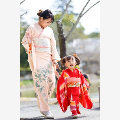 中井企画が出張撮影したネクタイ, フラッシュ撮影, ストリートファッションなどが写った「七五三(奈良)」の家族写真