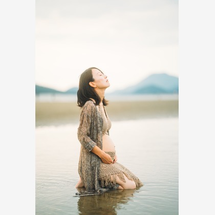 フォトグラファー笹が出張撮影したフラッシュ撮影, 自然の風景, 自然の中の人々が写ったマタニティフォトの写真