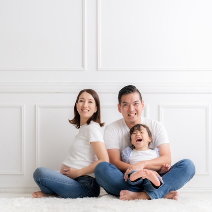 株式会社VISTA / VISTA Photographyが出張撮影したフラッシュ撮影, 慰め, ジェスチャーなどが写った「ファミリーフォト」の家族写真