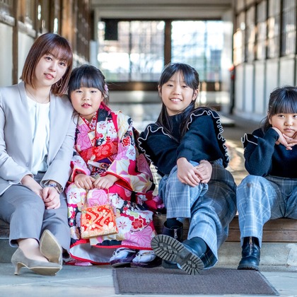 森元こずえが出張撮影した現代ファンタジーの王国, フラッシュ撮影, ジェスチャーなどが写った「七五三」の家族写真