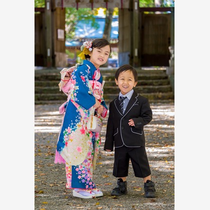 waka photoが出張撮影した自然の中の人々, 植物学, 植物が写った七五三フォトの写真