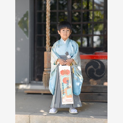 森　健児が出張撮影した古着, 引っ張られた弦楽器, ファッションモデルが写った家族写真の出張撮影/七五三フォト/お宮参りの写真