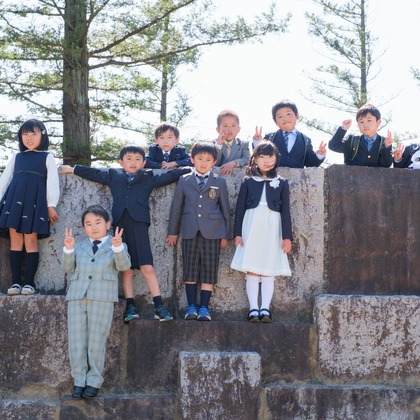 高夏写真店が出張撮影した「入学記念の写真撮影」の家族写真