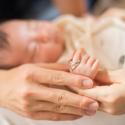竹部 祐樹が出張撮影したジェスチャー, 適応, 生物などが写った「ベビーフォト＠長崎市」の家族写真