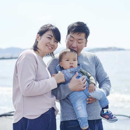 NISHIMURA AKINOBUが出張撮影した空, 赤, 青が写った家族写真(キッズ,ベビーフォト)の写真