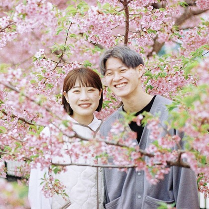 鈴木雅人が出張撮影したかざりや -蒸し餅-, Ichimonjiya Wasuke (Aburi-Mochi), ネクタイなどが写った「ファミリー/ウェディング」の家族写真