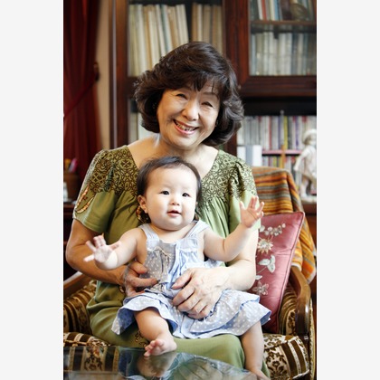 村田わかな広告写真が出張撮影したウエスト, フローリング, スリーブが写った家族写真の出張撮影の写真