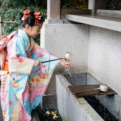 植村由理が出張撮影したストリートファッション, 753, 生物などが写った「七五三　＠神明社　横浜」の家族写真