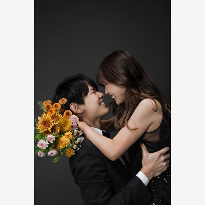 鈴木雅人が出張撮影したかざりや -蒸し餅-, Ichimonjiya Wasuke (Aburi-Mochi), ネクタイなどが写った「ファミリー/ウェディング」の家族写真