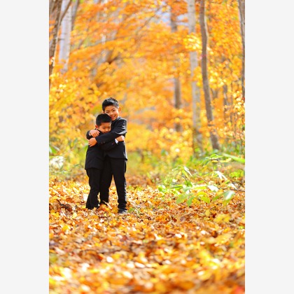 この写真は、出張撮影(家族写真(キッズ,ベビーフォト))のアルバム「家族写真、ロケーションフォト」にある写真の1枚で、家族写真(キッズ,ベビーフォト)などが写っています。<br>「家族写真、ロケーションフォト」では他にも:albumPhotoCount枚の家族写真を見ることができます。撮影者は稲蔭一道です。カメラマンのプロフィールページで、家族写真(キッズ,ベビーフォト)撮影の口コミやおすすめコメントを見ることができます。