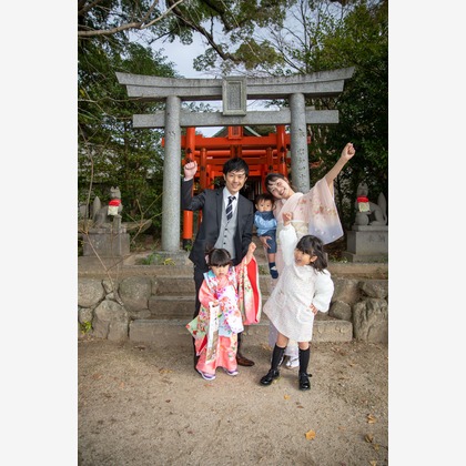 岩坪眞一郎が出張撮影した植物, 雲, 空が写った七五三フォトの写真